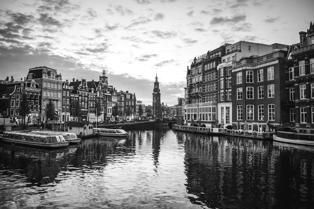 Worldwide chauffeur services in Amsterdam